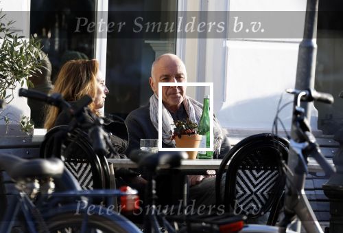 Weesp 15 maart 2022
Alfred v d Heuevl met Margreet Spijker op terras in het centrum van Weesp.