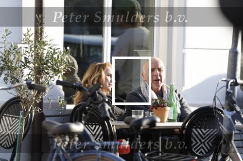 Weesp 15 maart 2022
Alfred v d Heuevl met Marleen Spijker  op terras in het centrum van Weesp.