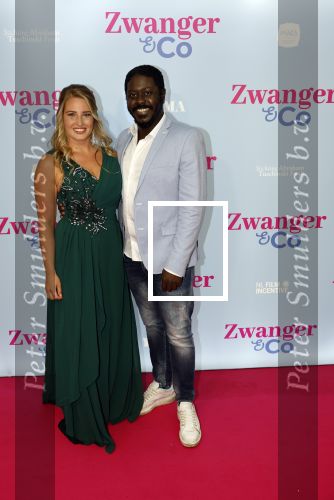 Amsterdam 25 juni 2022
Premiere zwanger en Co in Tuschinski . Andre Dongelmans met een vriendin