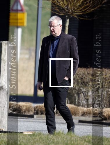 Marsum 26 maart 2022
Crematie van Piet Paulusma bij crematorium Andringstate. Piet zijn auto\'s stonden voor de aula geparkeerd . Andre Kreuzen , financieel directeur SBS6