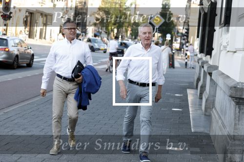 Amsterdam 19 juli 2022
Laatste optreden Willeke Albertri in het concertgebouw. Binnenkomst gasten. Andre v Duin met partner Fernando Reyes