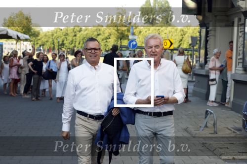 Amsterdam 19 juli 2022
Laatste optreden Willeke Albertri in het concertgebouw. Binnenkomst gasten. Andre v Duin met partner Fernando Reyes