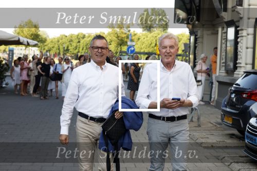 Amsterdam 19 juli 2022
Laatste optreden Willeke Albertri in het concertgebouw. Binnenkomst gasten. Andre v Duin met partner Fernando Reyes