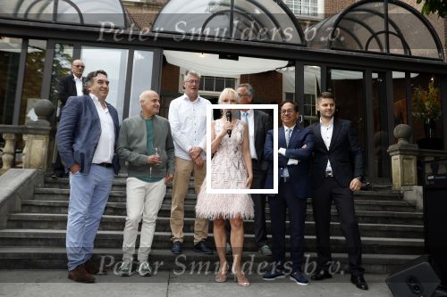 Wassenaar 6 juli 2022
Presentatie Forbes NL in samenwerking met FEEV op kasteel Wittenburg. Annette Wijdom en Luiz Xosta Forbes Nederland en Forbes Monaco en Mark Koster en Nick Kouwenhoven