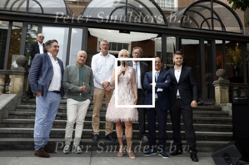 Wassenaar 6 juli 2022
Presentatie Forbes NL in samenwerking met FEEV op kasteel Wittenburg. Annette Wijdom en Luiz Xosta Forbes Nederland en Forbes Monaco en Mark Koster en Nick Kouwenhoven