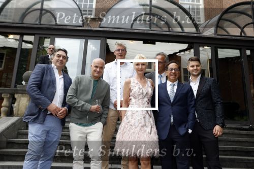 Wassenaar 6 juli 2022
Presentatie Forbes NL in samenwerking met FEEV op kasteel Wittenburg. Annette Wijdom en Luiz Xosta Forbes Nederland en Forbes Monaco en Mark Koster en Nick Kouwenhoven