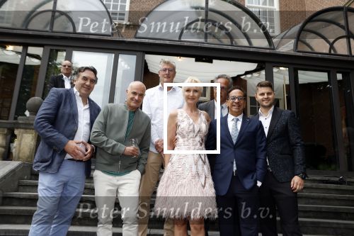 Wassenaar 6 juli 2022
Presentatie Forbes NL in samenwerking met FEEV op kasteel Wittenburg. Annette Wijdom en Luiz Xosta Forbes Nederland en Forbes Monaco en Mark Koster en Nick Kouwenhoven