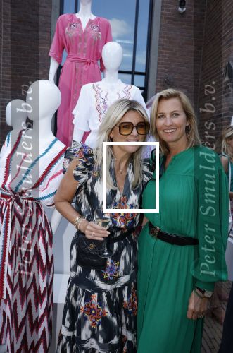 Amsterdam 14 juni 2022
 Presentatie shoeby kledinglijn van Lonneke Nooteboom bij Hotel Arena . Lonneke Nooteboom en Anouk Smulders