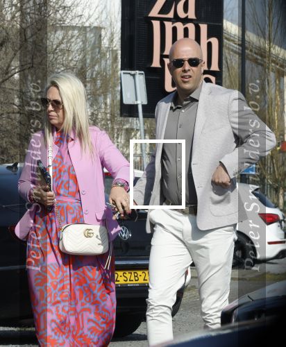 Rotterdam 25 maart 2022
John de Wolf en zijn vrouw Inge Zijdenbos trouwen in het Zalmhuis. Jochem Myjer trouwt ze. Arne Slot met zijn vrouw