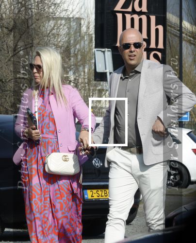 Rotterdam 25 maart 2022
John de Wolf en zijn vrouw Inge Zijdenbos trouwen in het Zalmhuis. Jochem Myjer trouwt ze. Arne Slot met zijn vrouw