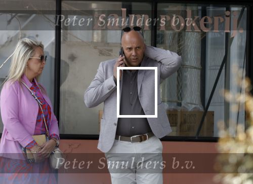 Rotterdam 25 maart 2022
John de Wolf en zijn vrouw Inge Zijdenbos trouwen in het Zalmhuis. Jochem Myjer trouwt ze.