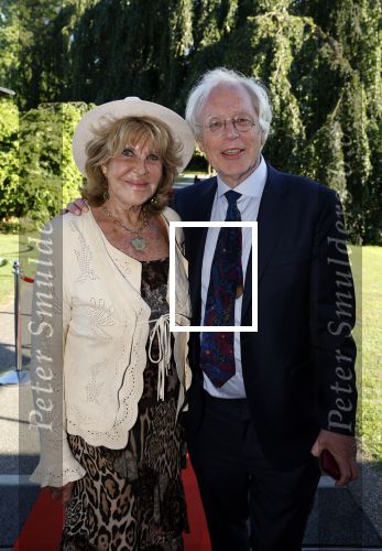 Haarzuilens 22 juni 2022
Haringparty bij kasteel de Haar in Haarzuilens .
Astrid Engels met partner