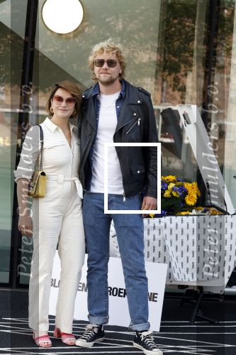 Amsterdam 14 juni 2022
Ontbijt georganisserd door Linda.nl en Victoria Koblenko met haar man Evgeniy Levchenko. Er is een aktie #bloemenvoorOekraine in het leven geroepen. Barbara Sloesen met nieuwe vriend Joost Hofman