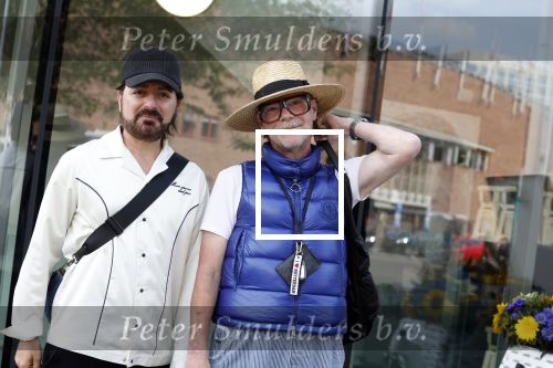 Amsterdam 14 juni 2022
Ontbijt georganisserd door Linda.nl en Victoria Koblenko met haar man Evgeniy Levchenko. Er is een aktie #bloemenvoorOekraine in het leven geroepen. Bastiaan v Schaik met partner