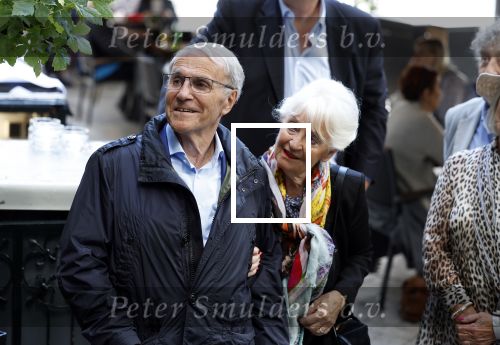 Amsterdam 1 juli 2022
Onthulling kunstwerk met daarop Willy Alberti en Johnny Kraaijkamp bij hotel Americain.
Aanwezig de kinderen Tonny Alberti en Willeke Alberti en Johnny Kraaijkamp en Sanne Kraaijkamp. Bennie Muller met zijn vrouw