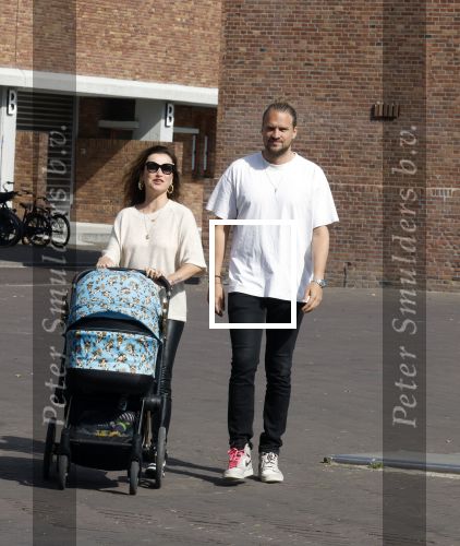 Amsterdam 14 juni 2022
Ontbijt georganisserd door Linda.nl en Victoria Koblenko met haar man Evgeniy Levchenko. Er is een aktie #bloemenvoorOekraine in het leven geroepen. Birgit Schuurman met vriend Sander v Haarlem achter kinderwagen