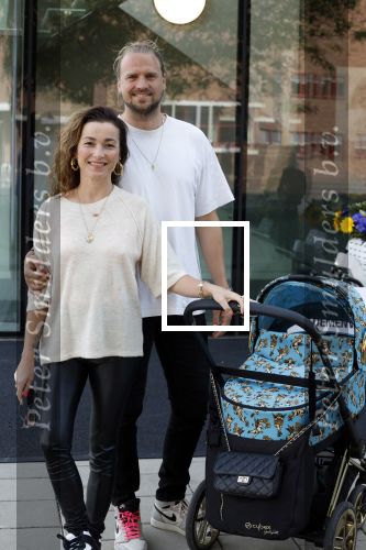 Amsterdam 14 juni 2022
Ontbijt georganisserd door Linda.nl en Victoria Koblenko met haar man Evgeniy Levchenko. Er is een aktie #bloemenvoorOekraine in het leven geroepen. Birgit Schuurman met vriend Sander v Haarlem achter kinderwagen