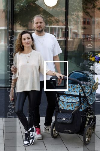 Amsterdam 14 juni 2022
Ontbijt georganisserd door Linda.nl en Victoria Koblenko met haar man Evgeniy Levchenko. Er is een aktie #bloemenvoorOekraine in het leven geroepen. Birgit Schuurman met vriend Sander v Haarlem achter kinderwagen
