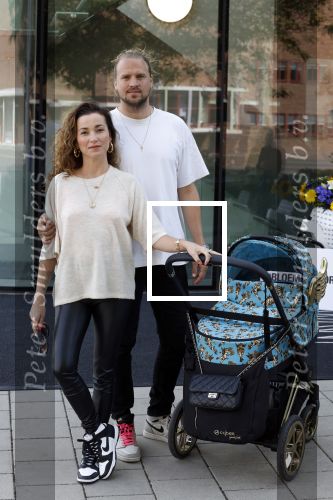 Amsterdam 14 juni 2022
Ontbijt georganisserd door Linda.nl en Victoria Koblenko met haar man Evgeniy Levchenko. Er is een aktie #bloemenvoorOekraine in het leven geroepen. Birgit Schuurman met vriend Sander v Haarlem achter kinderwagen