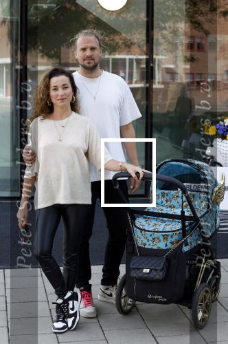 Amsterdam 14 juni 2022
Ontbijt georganisserd door Linda.nl en Victoria Koblenko met haar man Evgeniy Levchenko. Er is een aktie #bloemenvoorOekraine in het leven geroepen. Birgit Schuurman met vriend Sander v Haarlem achter kinderwagen