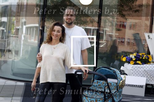 Amsterdam 14 juni 2022
Ontbijt georganisserd door Linda.nl en Victoria Koblenko met haar man Evgeniy Levchenko. Er is een aktie #bloemenvoorOekraine in het leven geroepen. Birgit Schuurman met vriend Sander v Haarlem achter kinderwagen