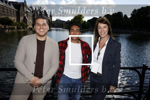 Den Haag 1 juni 2022
Boer Ayoub bij de hofvijver. Ayoub met Bilal Yakhlaf en manager Selena Visser.