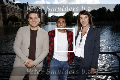Den Haag 1 juni 2022
Boer Ayoub bij de hofvijver. Ayoub met Bilal Yakhlaf en manager Selena Visser.