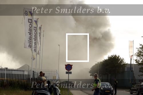 Amsterdam 8 juli 2022
Een grote uitslaande brand in de havens van Amsterdam . Mensen kreeg tot 4 maal toe een allert om binen te blijven.