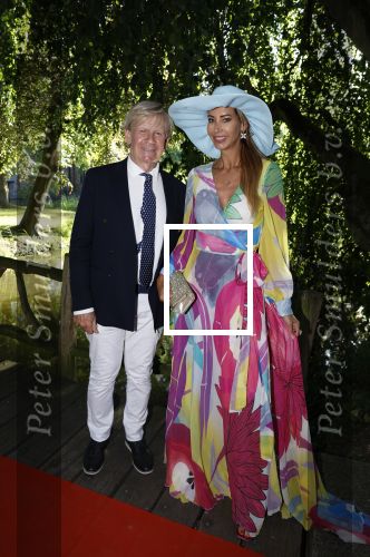 Haarzuilens 22 juni 2022
Haringparty bij kasteel de Haar in Haarzuilens .
Carolien ter Linden in jurk van Addy v d Krommenacker