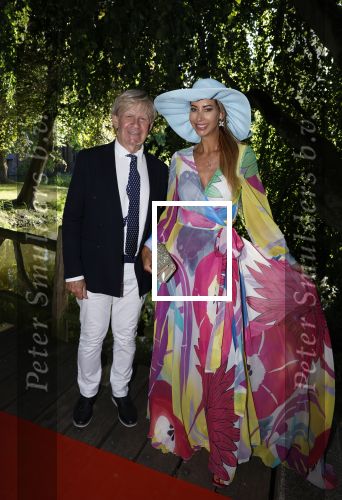 Haarzuilens 22 juni 2022
Haringparty bij kasteel de Haar in Haarzuilens .
Carolien ter Linden in jurk van Addy v d Krommenacker