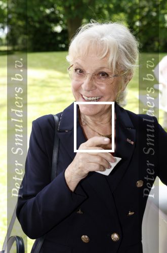 Nuland 13 juni 2022
Presentatie Toos wijn vernoemd naar Toos v d Valk . Bijna de hele familie is aan wezig in de tuin van het familie huis. Connie Vink