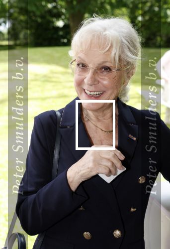 Nuland 13 juni 2022
Presentatie Toos wijn vernoemd naar Toos v d Valk . Bijna de hele familie is aan wezig in de tuin van het familie huis. Connie Vink