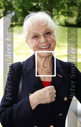 Nuland 13 juni 2022
Presentatie Toos wijn vernoemd naar Toos v d Valk . Bijna de hele familie is aan wezig in de tuin van het familie huis. Connie Vink