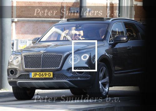 Amsterdam 4 juni 2022
Connie Witteman met haar partner Henk de Vries in zijn Bentley Bentega in Amsterdam zuid