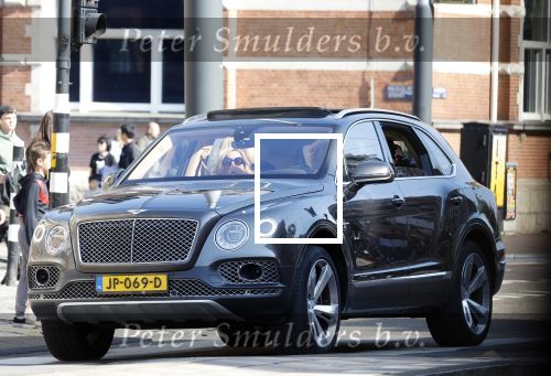 Amsterdam 4 juni 2022
Connie Witteman met haar partner Henk de Vries in zijn Bentley Bentega in Amsterdam zuid