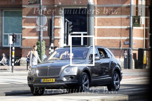 Amsterdam 4 juni 2022
Connie Witteman met haar partner Henk de Vries in zijn Bentley Bentega in Amsterdam zuid