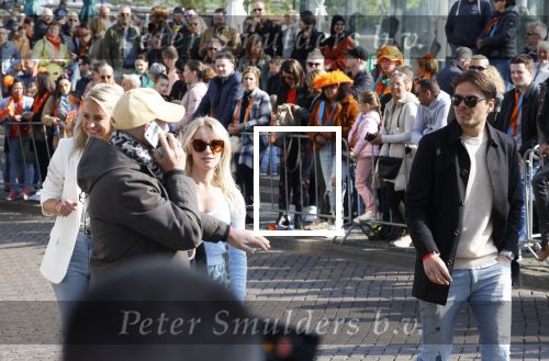 Maastricht 27 april 2022
Koningsdag wordt dit jaar in Maastricht gevierd .   Dionne Stax lopen over de route
