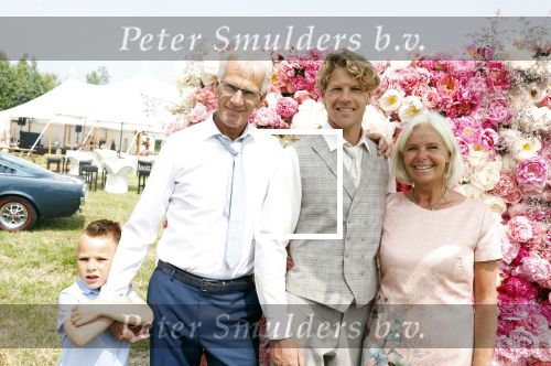 Oosterblokker 18 juni 2022
Irene Schouten en Dirkjan Mak trouwen in de tuin bij de ouders van Dirkjan .