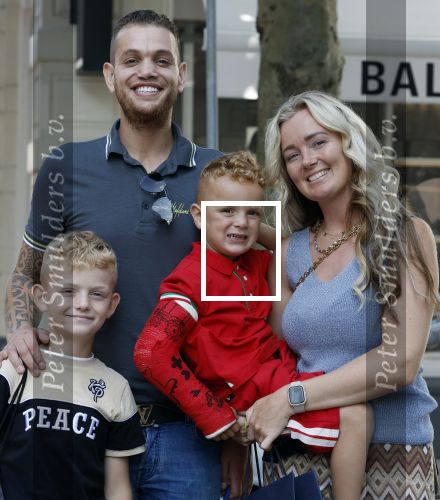 Amsterdam 14 juli 2022
Dutch performante Chahid Charrak met vrouw en kinderen op de pc hooftstraat.