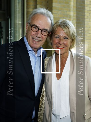 Amsterdam 1 juli 2022
Onthulling kunstwerk met daarop Willy Alberti en Johnny Kraaijkamp bij hotel Americain.
Aanwezig de kinderen Tonny Alberti en Willeke Alberti en Johnny Kraaijkamp en Sanne Kraaijkamp. Edvard Niessing met zijn vriendin