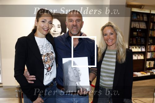 Hilversum 28 maart 2022
Presentatie boek en munt van Bibian Mentel. Haar man Edwin Spee kwam met zijn vriendin Mandy.