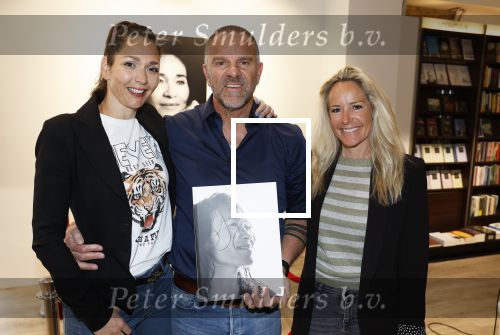Hilversum 28 maart 2022
Presentatie boek en munt van Bibian Mentel. Haar man Edwin Spee kwam met zijn vriendin Mandy.
