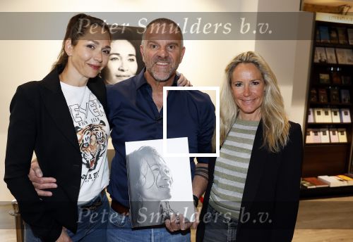 Hilversum 28 maart 2022
Presentatie boek en munt van Bibian Mentel. Haar man Edwin Spee kwam met zijn vriendin Mandy.