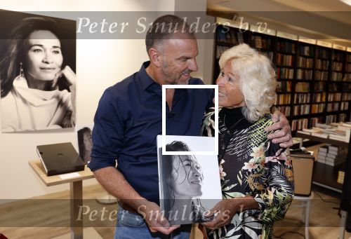Hilversum 28 maart 2022
Presentatie boek en munt van Bibian Mentel. Haar man Edwin Spee kwam met zijn vriendin Mandy. Edwin Spee met de moeder van Bibian