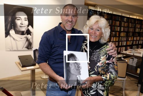 Hilversum 28 maart 2022
Presentatie boek en munt van Bibian Mentel. Haar man Edwin Spee kwam met zijn vriendin Mandy. Edwin Spee met de moeder van Bibian