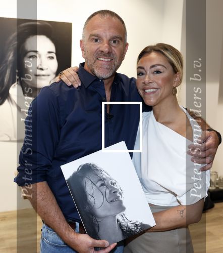 Hilversum 28 maart 2022
Presentatie boek en munt van Bibian Mentel. Haar man Edwin Spee kwam met zijn vriendin Mandy.