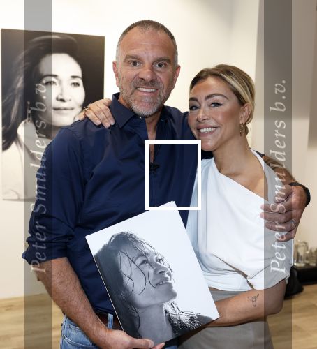 Hilversum 28 maart 2022
Presentatie boek en munt van Bibian Mentel. Haar man Edwin Spee kwam met zijn vriendin Mandy.