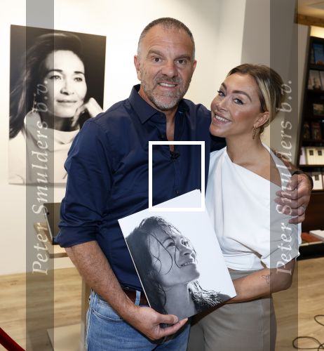 Hilversum 28 maart 2022
Presentatie boek en munt van Bibian Mentel. Haar man Edwin Spee kwam met zijn vriendin Mandy.