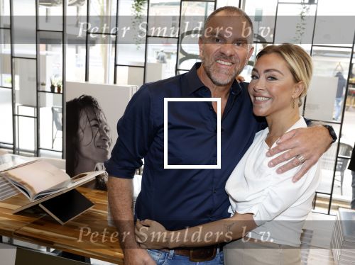 Hilversum 28 maart 2022
Presentatie boek en munt van Bibian Mentel. Haar man Edwin Spee kwam met zijn vriendin Mandy.