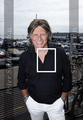 Volendam 30 juni 2022
CD presentatie bij Lotje van Edwin v Hoevelaak en zijn vriendin Natasja Poels . jan Keizer reikte de eerste cd uit.